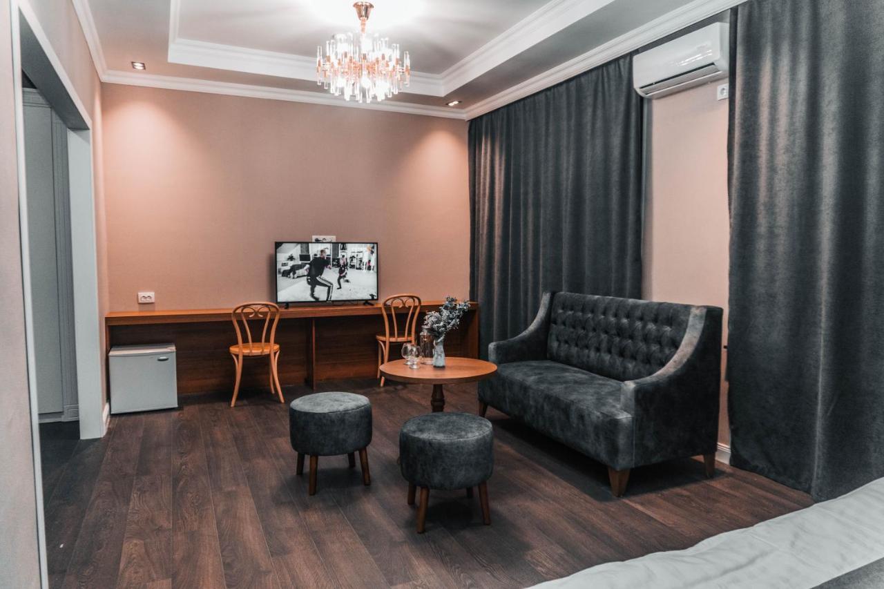 Жомарт Hotel Aqtöbe Exterior foto